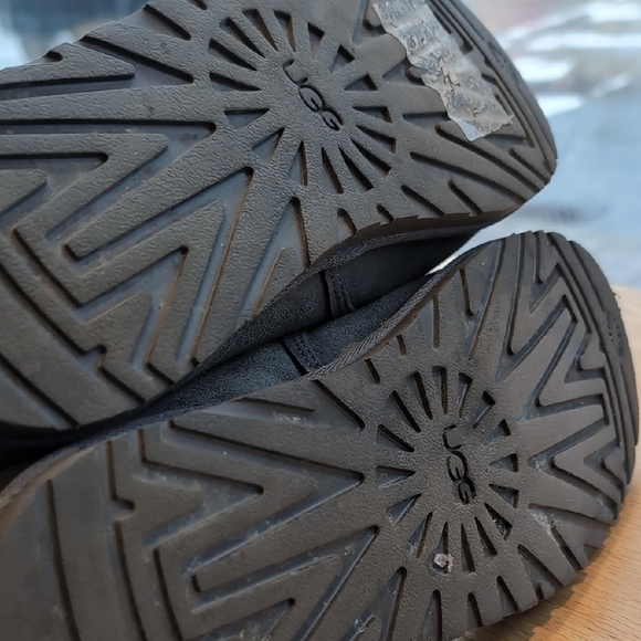 UGG Men's Gray Chukka Boots - Picture 4 of 8